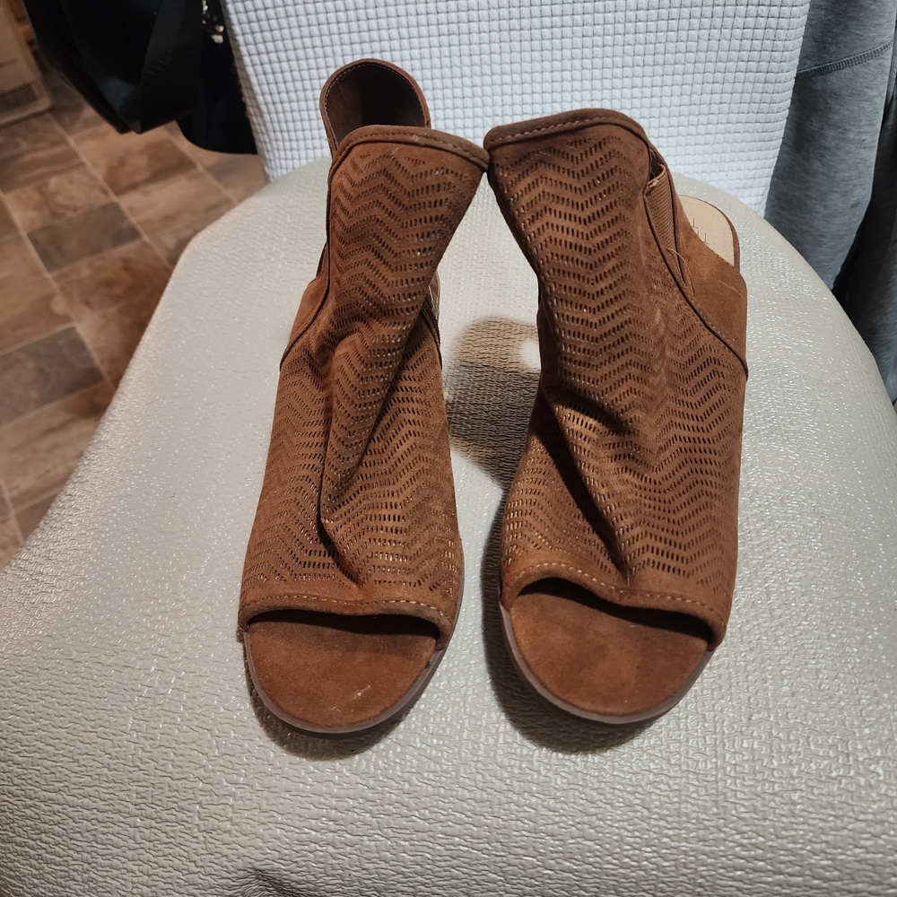 Time And True Elegant Brown Open-Toe Sandals Size 10 Never Been Worn